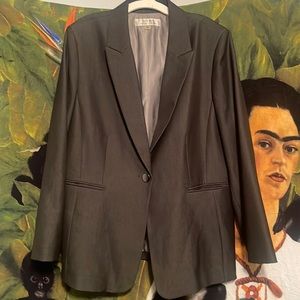 Tahari Blazer women’s size 18 like new no tags. Used 1time